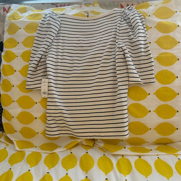 A women's top - Picture 6 of 9